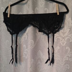 Elegant Black Lace Garter Belt